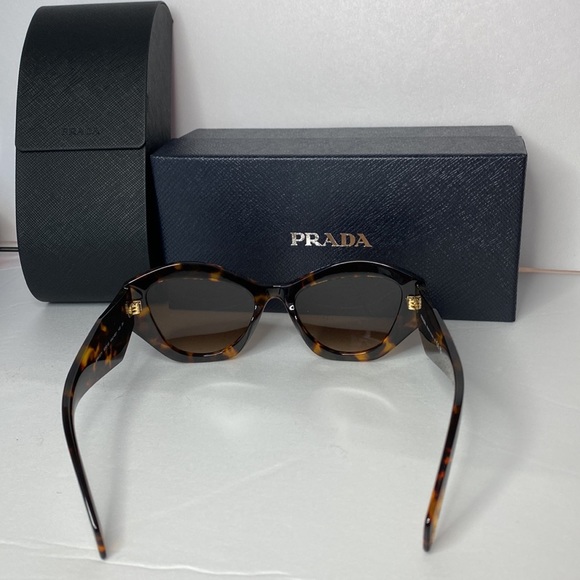 New-PRADA SPR07Y Cat Eye shape, crafted from premium Acetate. - Picture 7 of 15